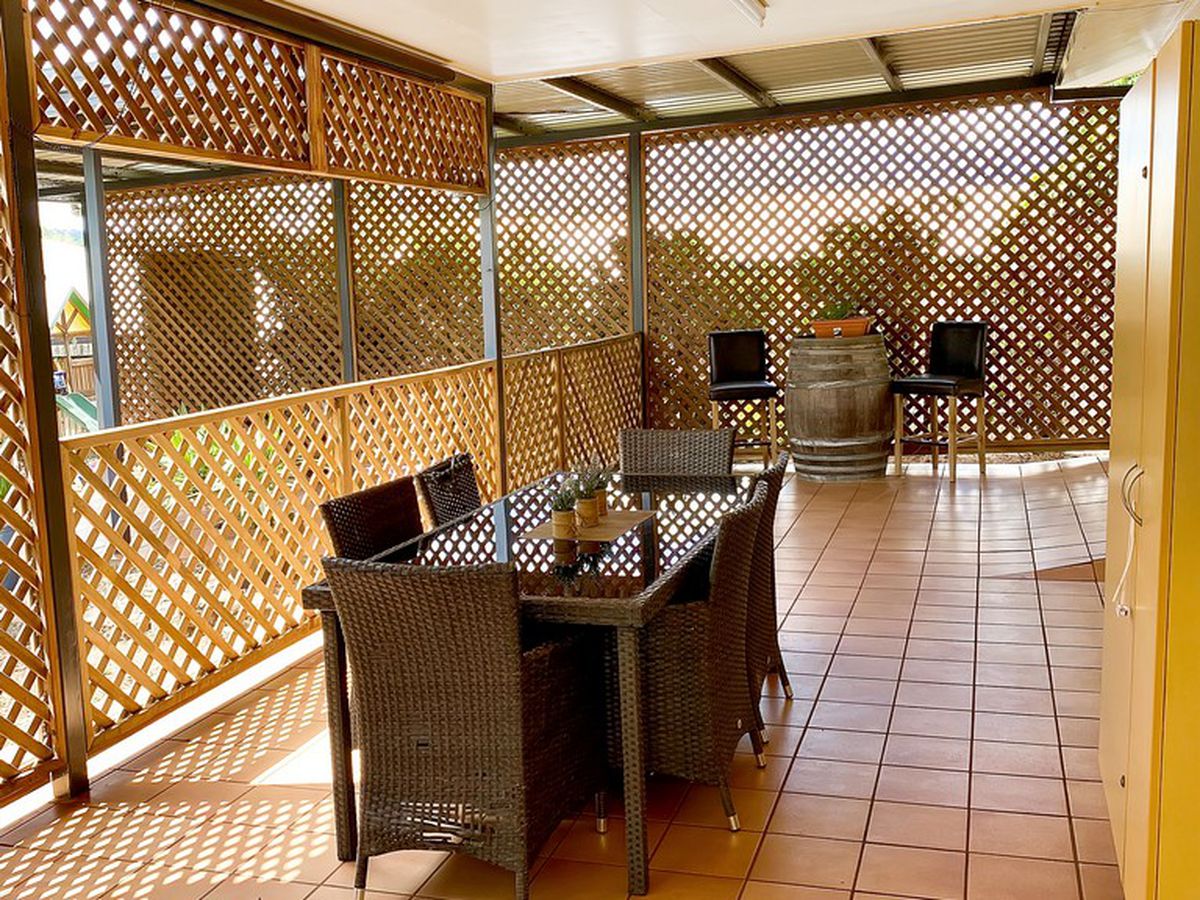 31 Danzer Drive, Atherton