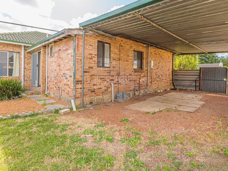 4 Berehaven Avenue, Thornlie