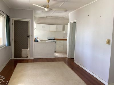 12 Deakin Crescent, Nanango