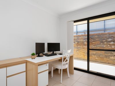 4 Pirring Way, Hannans