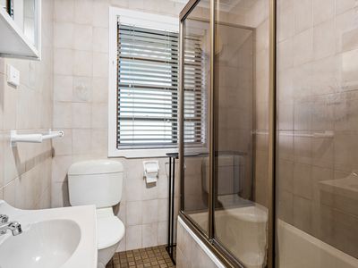 12 Caloola Avenue, Koonawarra