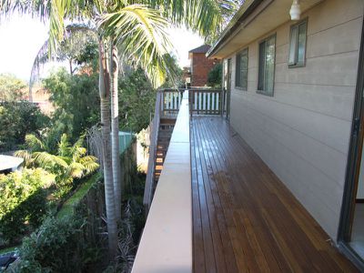 1 Paradise Avenue, Forster