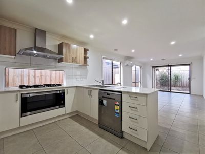 7 Smile Crescent, Wyndham Vale