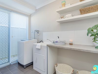 9 Topmast Brace, Alkimos