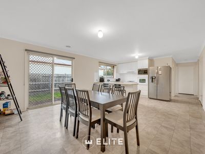 32 Osborn Grove, Pakenham