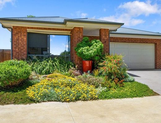 EASY CARE HOME WITH BIG LIFESTYLE APPEAL