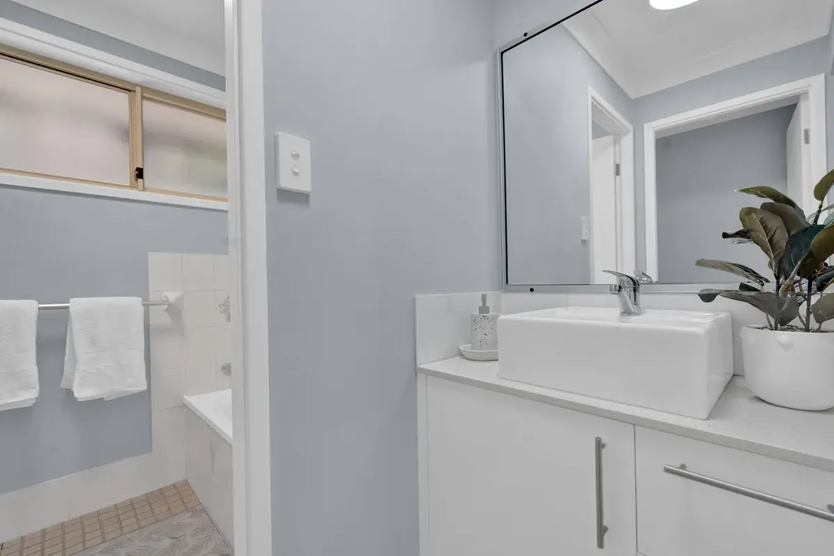 5 White Swan Avenue, Blue Haven