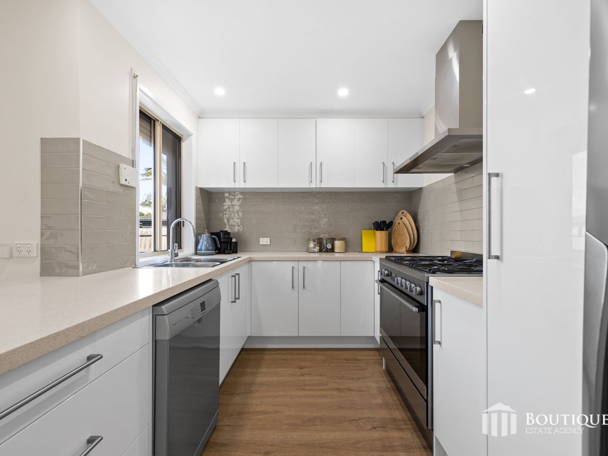 63 Langbourne Drive, Narre Warren South