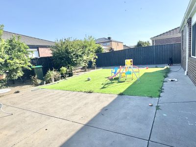 18 Dutch Avenue, Manor Lakes