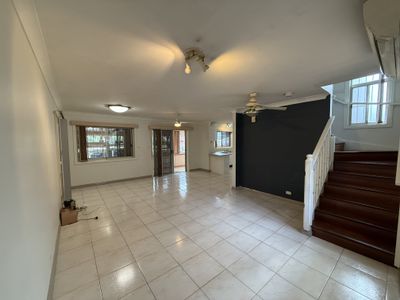 1 / 11 Coorabin Place, Riverwood