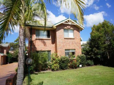 1 / 4 Bowral St, Hawks Nest