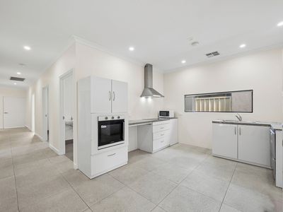 8B Stanmore Ct, Lynwood