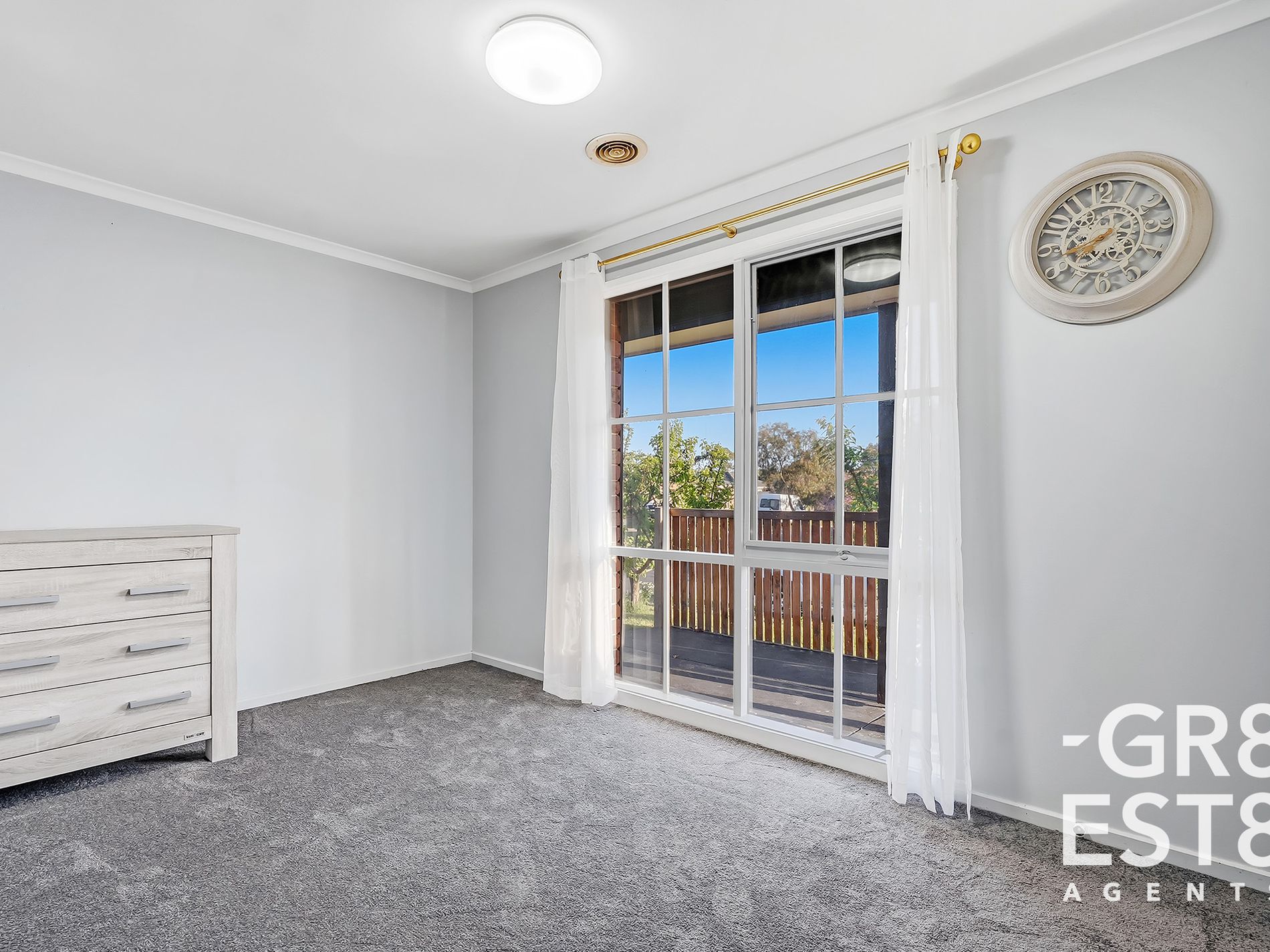27 Lansell Drive, Cranbourne North