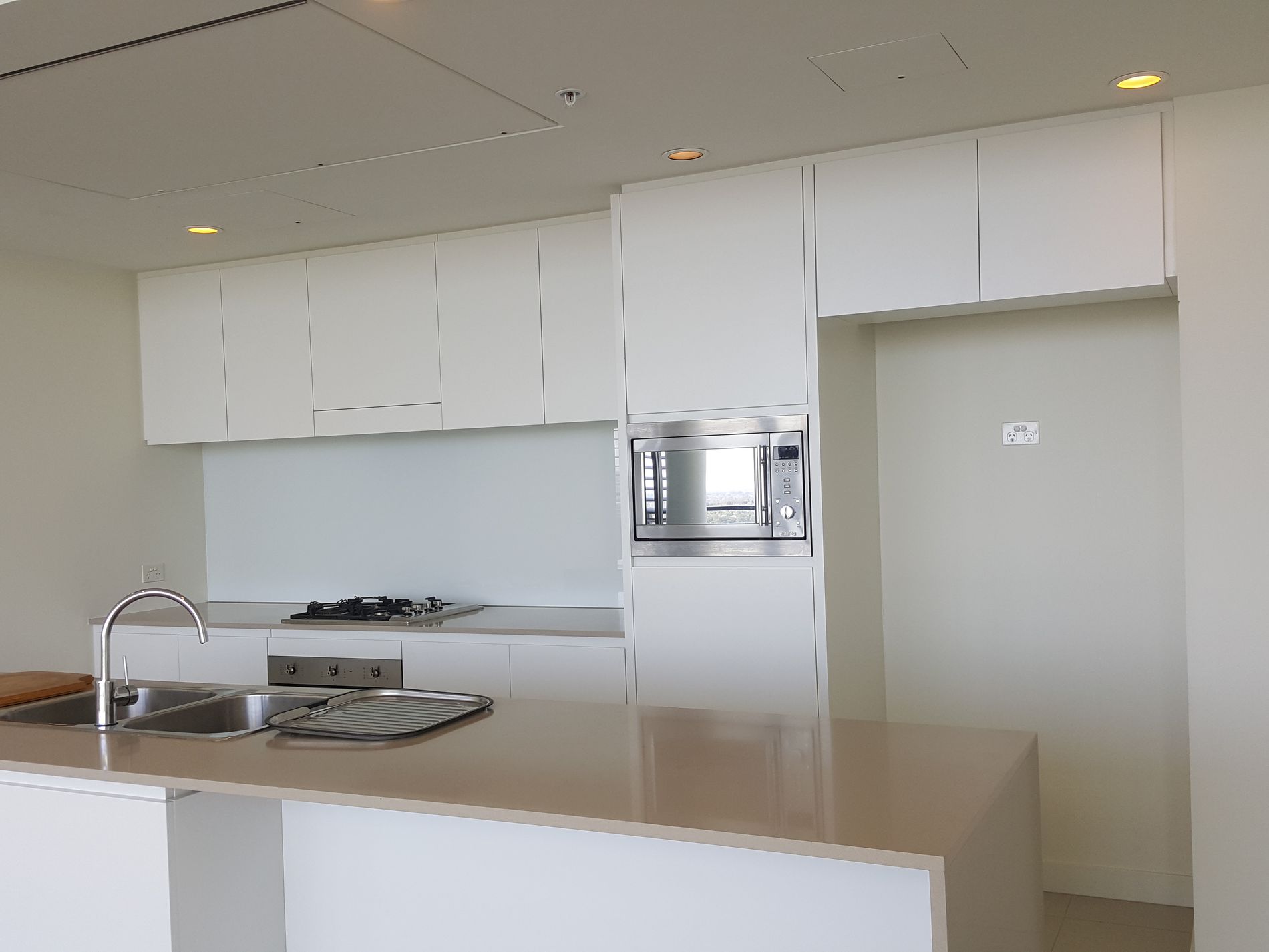 2406 / 7 Rider Boulevard, Rhodes