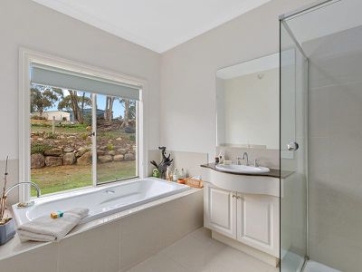 2 Lake View Dr, Broadford