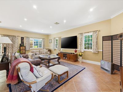 6 Britton Close, Elderslie