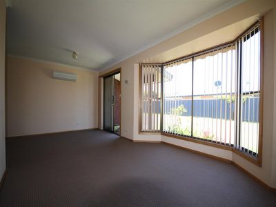 2 / 11 Freestone Crescent, Wynyard
