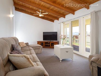 6 VISTA COURT, Bellbridge