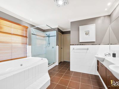 9 Brindabella Cres, Halls Head