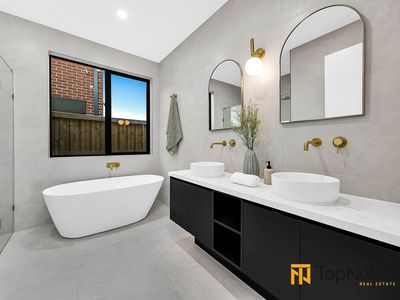 17 Spire Crescent, Beveridge
