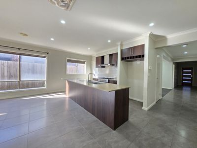 18 Spinifex Street, Point Cook