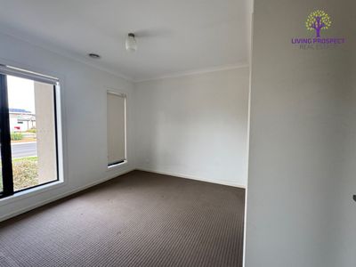 185 Saltwater Promenade, Point Cook