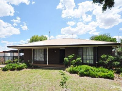 8 Sloman Close, Dubbo