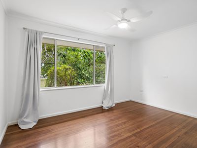 211 The Lakes Way, Forster