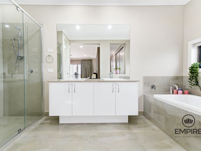 62 Como Parade, Clyde North