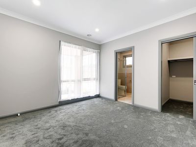 2 / 18 Duke Street, Werribee