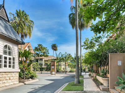 716 / 2-10 Greenslopes Street, Cairns North