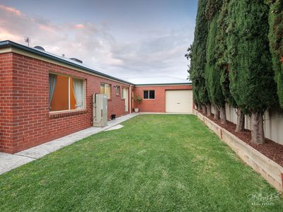 8 LYTHAM COURT, Wodonga