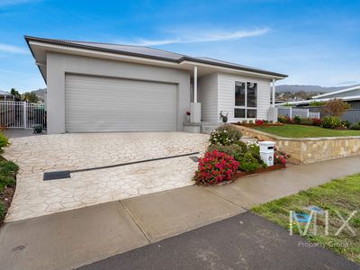 11 Dowding Crescent, New Town