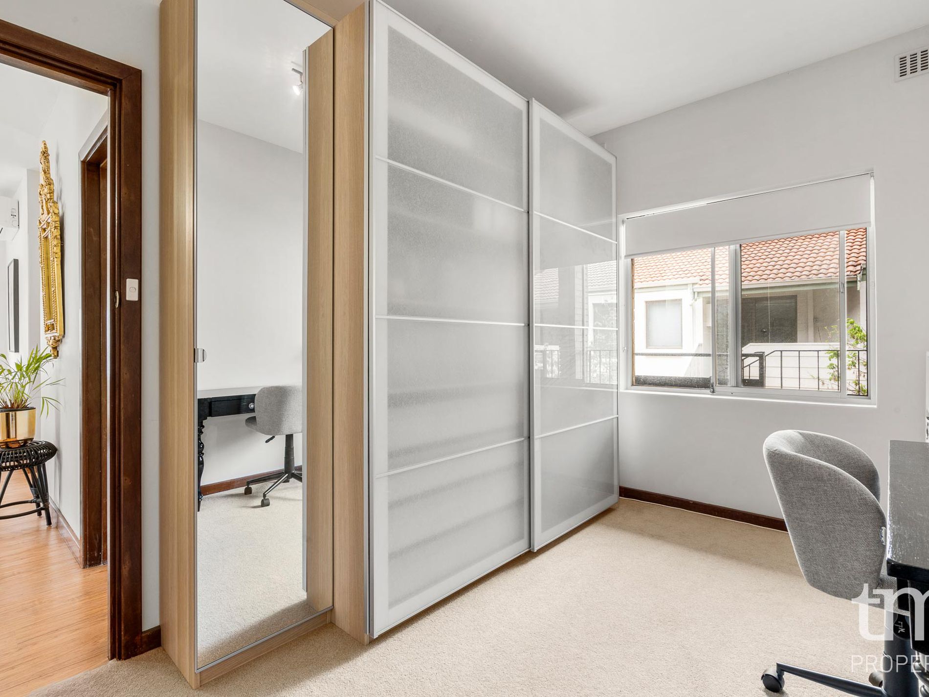4 / 42 Broadway, Crawley