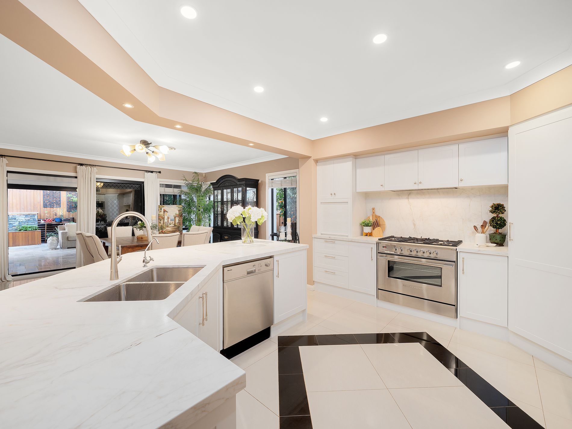 52 Connaught Circuit, Kellyville