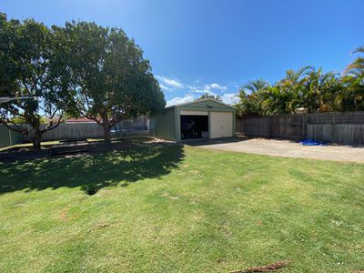 4 TWOLYN STREET, Urangan
