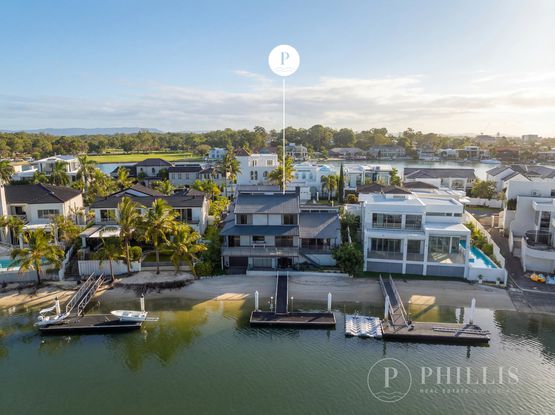 86 Commodore Drive, Paradise Waters