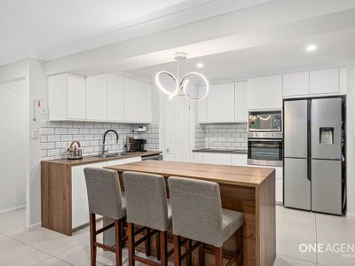 4 Cheltenham Pl, Forest Lake