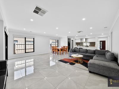 39 Kangaroo Crescent, Aintree