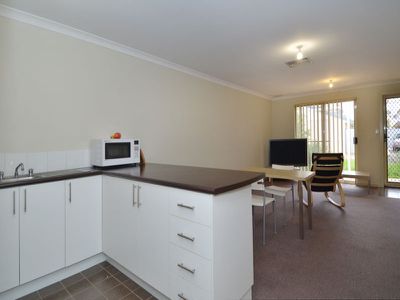 7 / 3 Great Eastern Hwy, Somerville