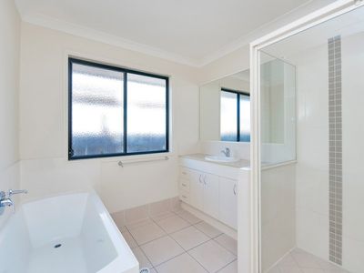 44 Pencarrow Crescent, Raceview