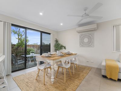 2 / 4 Angela Way, Pimpama