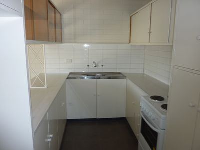 3 / 3 East Court, Newcomb