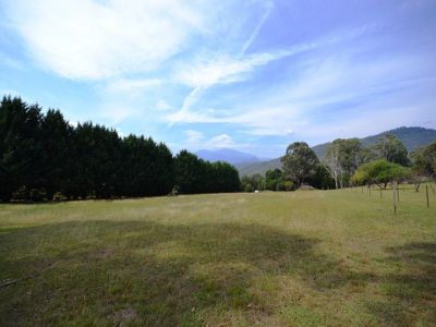 252 Simmonds Creek Road, Tawonga South