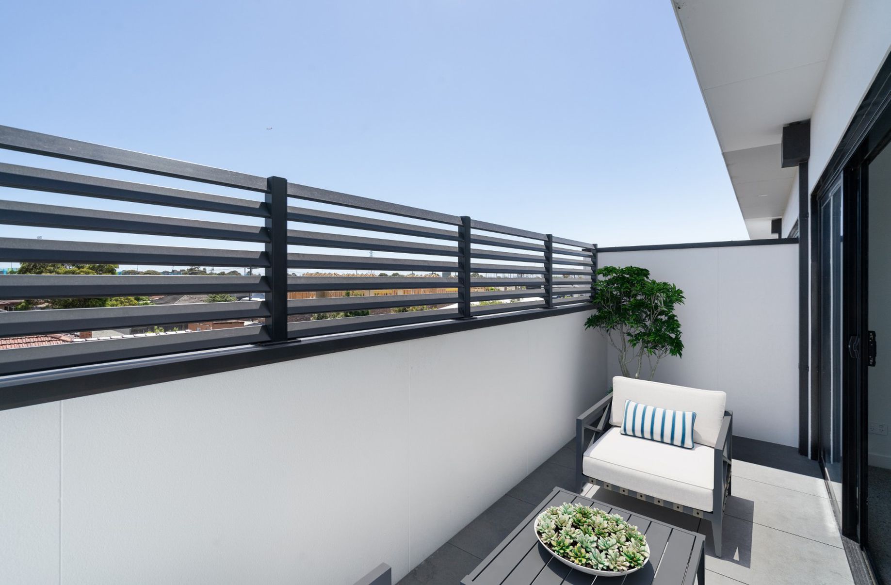 1-4 / 123 Millers Road, Altona North