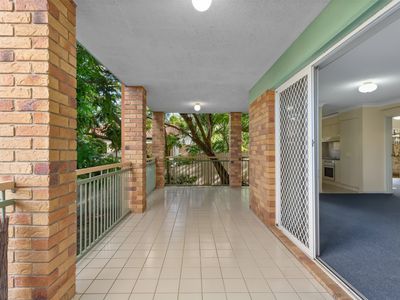 1 / 12 Auburn Terrace, Indooroopilly