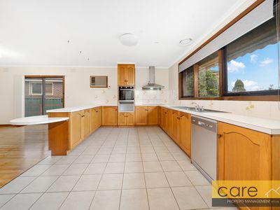 33 Monkhouse Drive, Endeavour Hills