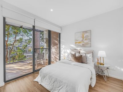 a309 / 18 Carlingford Road, Epping