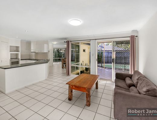 5 BEDROOM HOME WITH PARK RESERVE BACKDROP image 12