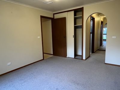 7 Roscrea Court, Werribee